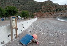 ‘TAIGA Costa Cálida’ levanta muros en plena servidumbre de paso en la playa de Cala Morena