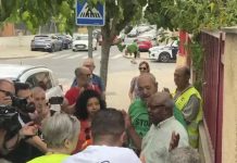 Aplazado el desahucio del escritor Donato Ndongo en Espinardo gracias a la presión social