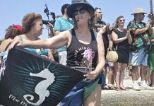 Movilización ciudadana abraza el Mar Menor para exigir al Gobierno de López Miras medidas urgentes de protección