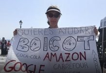 La Plaza del Espejo de Los Alcázares clama por un alto el fuego inmediato en Gaza y el fin del asedio israelí