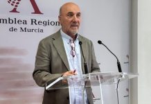 Álvarez-Castellanos (IUVRM) exige medidas inmediatas para proteger el taxi como servicio público en Murcia ante la dejadez del Gobierno regional en la regulación de VTC