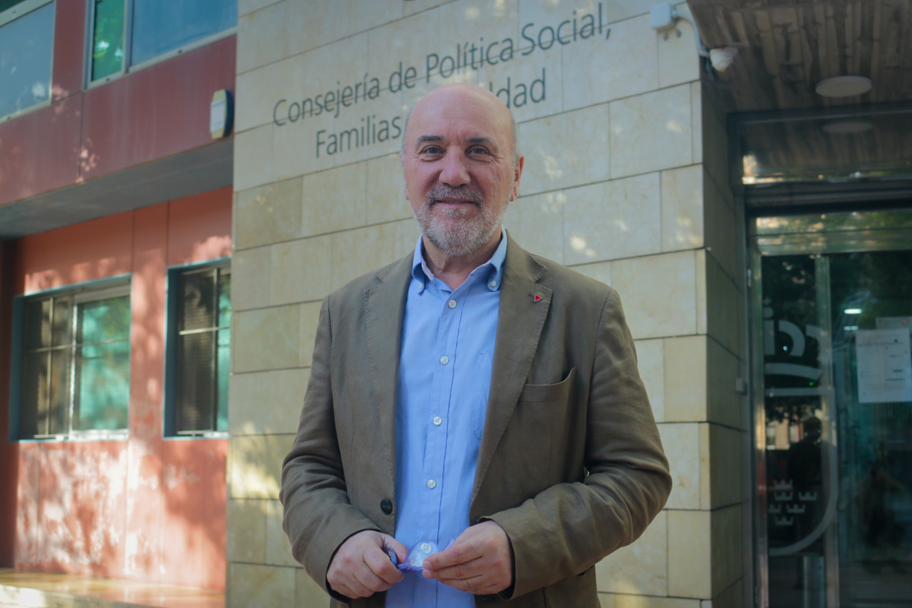 El Diputado autonómico de IUVRM, Jose Luis Álvarez-Castellanos, anunciando la iniciativa de la formación de izquierda esta mañana en Murcia