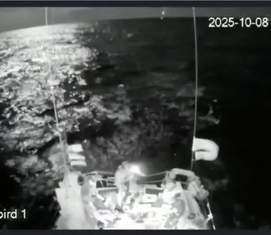 La Armada israelí ataca nuevamente a la Flotilla humanitaria en aguas internacionales a 120 millas náuticas (220 km) de Gaza.