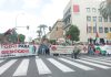 Manifestantes pro-palestinos cortando la calle frente a Delegación de Gobierno | Foto: Dominic D. Skerrett