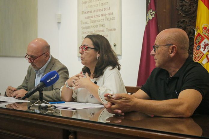 Diregentes locales y regional exigen la protección inmediata de la especie vulnerable, esta mañana en Lorca | Foto: Dominic D. Skerrett Diregentes locales y regional exigen la protección inmediata de la especie vulnerable, esta mañana en Lorca | Foto: Dominic D. Skerrett