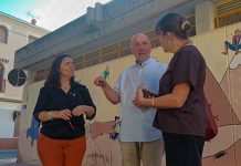 Izquierda Unida–Verdes exige la dimisión del consejero Marín por su “ataque deliberado” a la escuela pública con la implantación de la ESO en Primaria La dirigente regional y municipal de IU, Penélope Luna y Ana López, junto al Diputado autonómico de la formación Jose Luis Álvarez-Castellanos | Foto: Dominic D. Skerrett