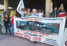 Los conductores de bus urbano y metropolitano de Murcia exigen el fin de 16 años de prórrogas y reclaman nuevas concesiones de transporte Protesta de conductores de autobús en Murcia / Dominic D. Skerrett