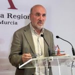 IU exige a López Miras recuperar los 20 millones regalados a los ricos para climatizar colegios y rescatar los museos del abandono El diputado de IU-Verdes, Jose Luis Álvarez-Castellanos, en la Rueda de Prensa posterior a la Comisión de Educación y Cultura, esta mañana en la Asamblea Regional