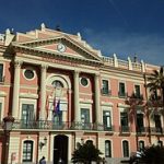 Denuncian retrasos injustificables en la ejecución de las Ofertas de Empleo en el Ayuntamiento de Murcia Casa consistorial de Murcia | Wikipedia