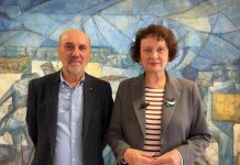 Diecinueve meses de espera y 1.396 vidas perdidas: la izquierda revienta la propaganda del PP de López Miras sobre la dependencia en la Región de Murcia El diputado de IU, Jose Luis Álvarez-Castellanos, junto a la portavoz parlamentaria, María Marín | IU - Podemos