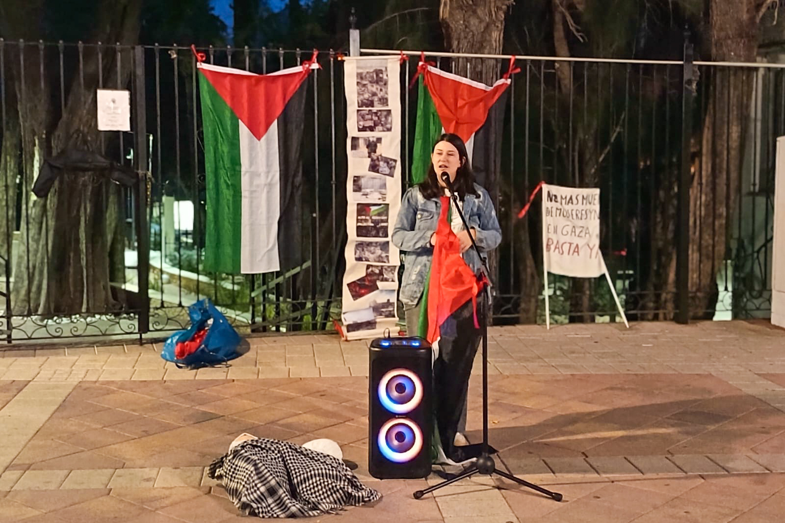 Laura Carrillo, responsable de la Red de Jóvenes de IUVRM durante el micro abierto | Foto: IU-Verdes Archena