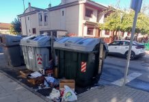 IU lleva al pleno de Lorca el mal funcionamiento de distintos servicios municipales en Purias, La Hoya y Zarcilla Contenedores de basura en mal estado en la pedanía lorquina de La Hoya | IU-Verdes