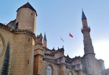 La Afrodita Violada: El Rapto Sionista de Chipre, un Crisol de Culturas Pacífico, Ciego e Inofensivo ante su Peor Enemigo Mezquita Selimiye (antigua catedral de Santa Sofía)