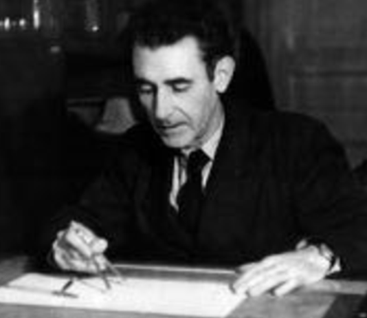 El documental «Ideología, acero y hormigón» rescata la figura del arquitecto Manuel Sánchez Arcas Manuel Sánchez Arcas en Moscú, 1945 | Archivo M. Sánchez López-Cruz