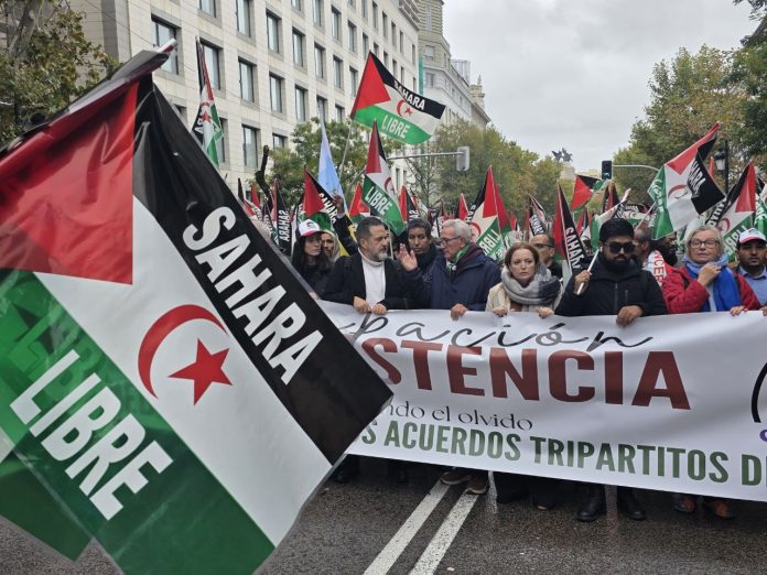 El centro de la capital del Estado Español se ha paralizado por completo hoy para exigir la autodeterminación del pueblo Saharaui | IU El centro de la capital del Estado Español se ha paralizado por completo hoy para exigir la autodeterminación del pueblo Saharaui | IU