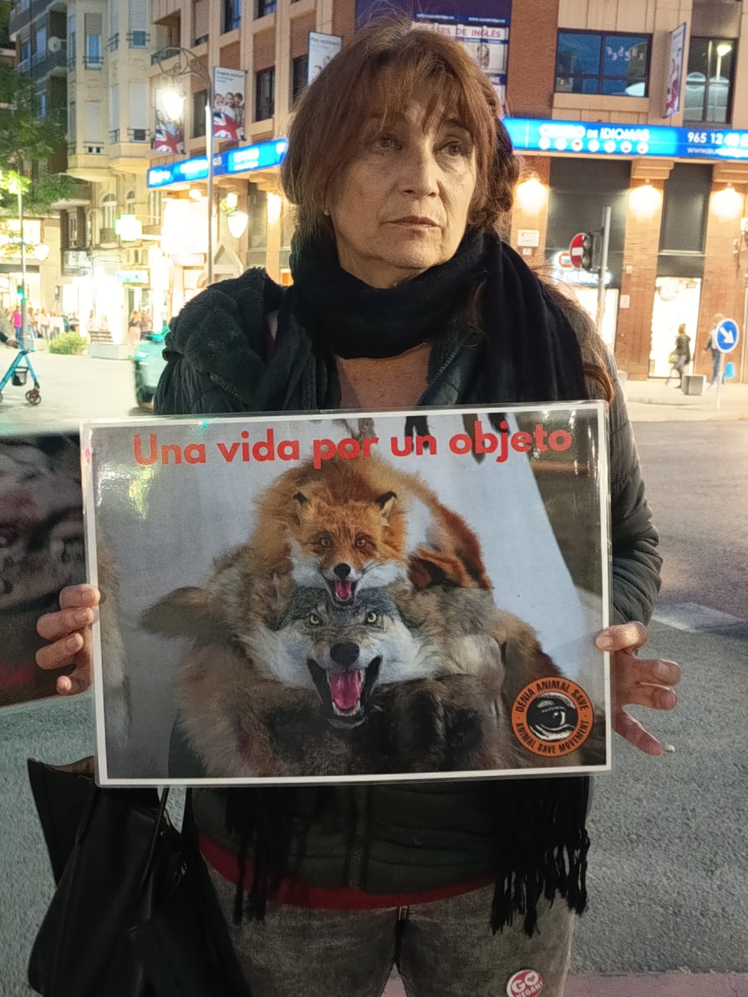 Cartel con el mensaje: “Una vida por un objeto” | Foto: Jesús Martínez