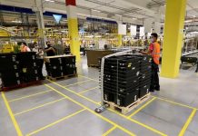 Amazon en Murcia: la huelga que desafía al monstruo global de la explotación Imagen promocional de la inauguración del centro logístico de Amazon en Murcia