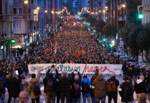 Miles de personas desbordan Bilbao en una marcha antifascista convocada por EH Bildu para frenar al “bloque reaccionario” de PP y Vox Miles de personas secundan la marcha de Bildu, que se compromete a parar a PP y Vox | EH Bildu