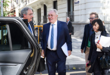 3 directivos de Sidenor se sientan en el banquillo de la Audiencia Nacional por suministrar acero a la maquinaria bélica israelí durante el genocidio en Gaza El presidente de Sidenor, José Antonio Jainaga (c), a su salida de la Audiencia Nacional tras declarar como investigado, a 12 de noviembre de 2025, en Madrid (España). | Foto: Gustavo Valiente (Europa Press)