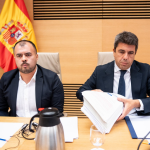 Nahuel González tacha de “indecentes” las pocas explicaciones de Mazón en el Congreso y espeta al dirigente del PP que “o tiene un problema de psicopatía o es un completo inútil” Nahuel González junto a Carlos Mazón durante su comparecencia en la comisión del Congreso sobre la DANA | IU