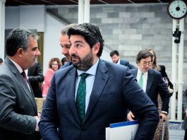 El Sindicato de Vivienda de Murcia denuncia la denegación masiva del Bono Alquiler Joven y acusa al Gobierno regional de abandonar a la juventud trabajadora El Presidente Autonómico Fernando López Miras en la sesión de envestidura en 2023 | Dominic D. Skerrett