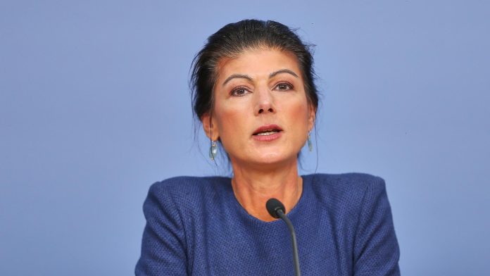 Sahra Wagenknecht anunciando su retirada de la presidencia del partido | Foto: BSW. Sahra Wagenknecht anunciando su retirada de la presidencia del partido | Foto: BSW.