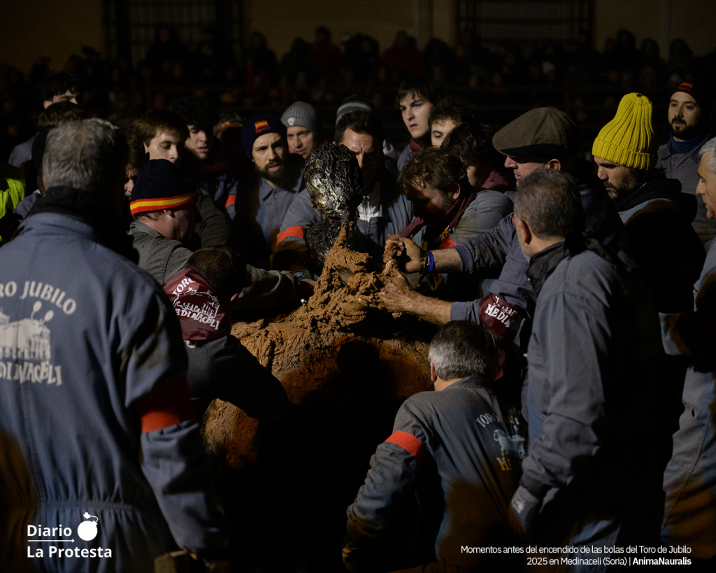 Momentos antes del encendido de las bolas del Toro de Jubilo 2025 en Medinaceli (Soria) | AnimaNauralis