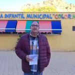 IU-Verdes exige explicaciones inmediatas por la destitución del director de la Escuela Infantil Los Colorines tras 32 años de servicio en Archena El concejal de IU en el Ayuntamiento de Archena, Antonio Torrano, frente a la guardería municipal | IU-Verdes Archena
