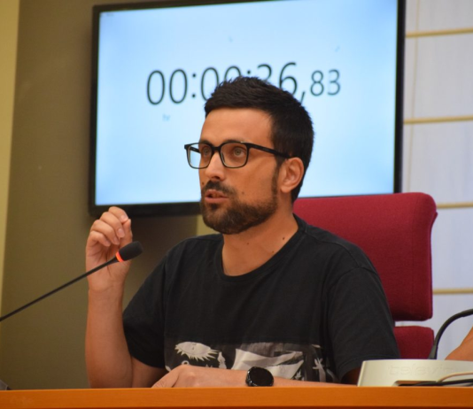 Izquierda Unida-Verdes renueva a Alberto Martínez como coordinador local en Yecla El portavoz del grupo municipal y coordinador local de IU, Alberto Martínez, durante la celebración de un pleno | IU-Verdes Yecla