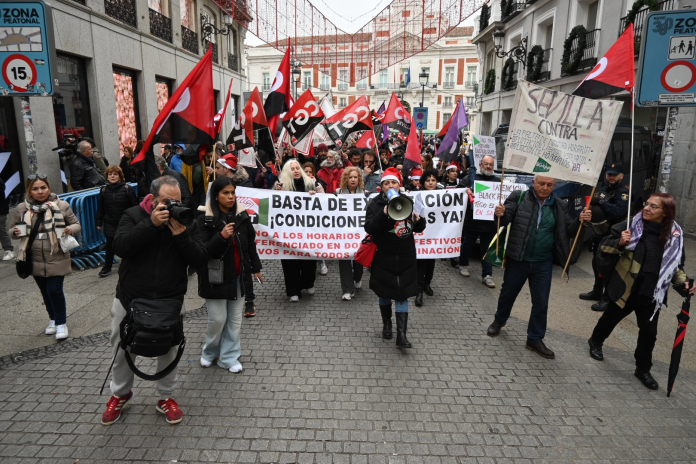 Trabajadores de El Corte Inglés, durante la manifestación de Madrid encabezada por CGT, a 20 de diciembre de 2025 | CGT Trabajadores de El Corte Inglés, durante la manifestación de Madrid encabezada por CGT, a 20 de diciembre de 2025 | CGT