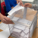 Participación masiva y graves incidencias marcan la consulta popular sobre la macroplanta de biogás en Las Torres de Cotillas Una vecina ejerce su derecho al voto en la consulta popular en el Centro Vecinal “Los Vicentes” | Dominic D. Skerrett