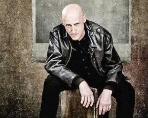 Fotografía de Jorge Martínez con el que la banda Ilegales ha transmitido el comunicado | Ilegales