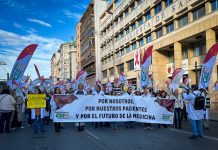 Segundo día de huelga médica en la Región de Murcia mantiene la presión frente a la Consejería de Salud al grito de «consejero, dimisión»