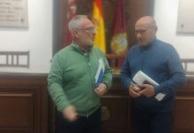 El ayuntamiento de Lorca sacrifica 70 de las 90 actuaciones musicales anuales que realizaba la Banda Municipal de Música El que fuera director de la Banda Municipal, Antonio Manzanera, junto al concejal de IU, Pedro Sosa | IU-Verdes
