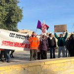 La plantilla de Amazon lleva la lucha obrera a las puertas de la OMAL en Murcia Trabajadores y trabajadoras de Amazon RMU1 se concentran frente a la OMAL en Murcia | Dominic D. Skerrett