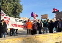 La plantilla de Amazon lleva la lucha obrera a las puertas de la OMAL en Murcia Trabajadores y trabajadoras de Amazon RMU1 se concentran frente a la OMAL en Murcia | Dominic D. Skerrett