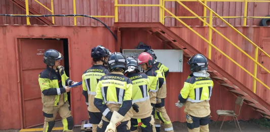 Bomberos del Consorcio de Extinción de Incendios y Salvamento de la Región, durante un curso. / Bomberos CEIS