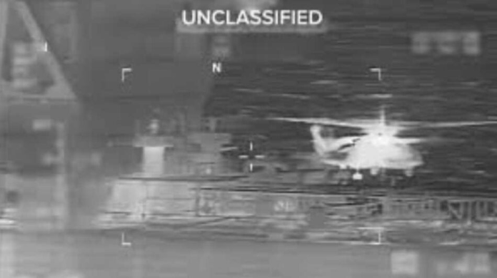 En una acción al amanecer de ayer, 20 de diciembre, la Guardia Costera de Estados Unidos, con el apoyo del Departamento de Guerra, interceptó un petrolero que había estado atracado en Venezuela | Captura del video difundido por representantes de EEUU