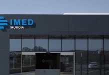 Concentración en Murcia contra los abusos sexuales en el ámbito sanitario frente al hospital IMED Virgen de la Fuensanta