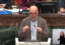 Álvarez-Castellanos (IU) interpela al consejero Pedreño: “3.000 millones de deuda sanitaria no se pueden esconder más” Fotograma de la retransmisión de la sesión plenaria de esta mañana | A.R.M