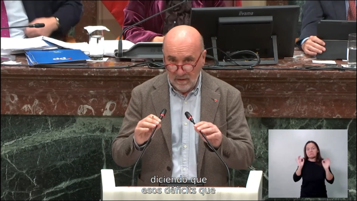 Fotograma de la retransmisión de la sesión plenaria de esta mañana | A.R.M Fotograma de la retransmisión de la sesión plenaria de esta mañana | A.R.M