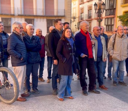 Amplísimo respaldo social y político a Pedro Costa Morata frente al “Intento Ultra de Censura” por parte de la extrema derecha El histórico Pedro Costa Morata, arropado por organizaciones ecologistas, vecinales y políticas, tras la rueda de prensa celebrada esta mañana en Lorca | Dominic D. Skerrett