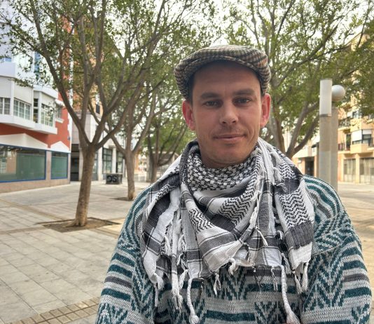 IU-Verdes refuerza su Red Animalista con la elección de Dominic David Skerrett para confrontar sin ambigüedades al maltrato, la tauromaquia y la mercantilización de la vida El jóven de 33 años, asume la portavocía animalista de la formación de izquierdas | IU-Verdes