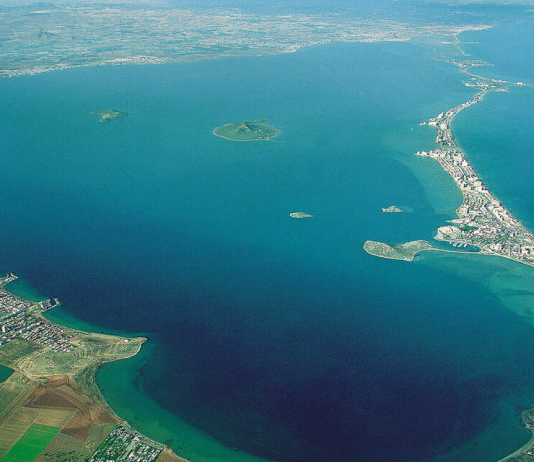 IU-Verdes considera una “nueva chapuza” del gobierno regional el avance del plan de ordenación territorial de la cuenca vertiente del Mar Menor y pide su retirada Toma aérea del Mar Menor | CARM