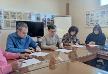 Firma del Convenio Colectivo de la Madera 2026-2027 en la Región de Murcia: la negociación colectiva protege a 7.700 trabajadores y trabajadoras Representantes sindicales y de la patronal maderera firmando el documento de preacuerdo | CCOO Habitat