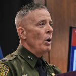 Greg Bovino culpa a la “retórica” y a la protesta tras un nuevo asesinato a manos de agentes federales en Minneapolis