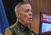 Greg Bovino culpa a la “retórica” y a la protesta tras un nuevo asesinato a manos de agentes federales en Minneapolis