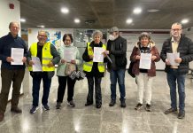 Yay@flautas de Murcia presenta alegaciones contundentes al Plan de Ordenación Territorial de la Cuenca Vertiente del Mar Menor Varias Yay@flautas posan antes de la presentación de las alegaciones ante registro | Dominic D. Skerrett