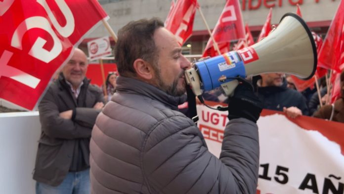 Movilización sindical de CCOO y UGT esta mañana a las puertas del Hospital Ribera de Molina de Segura | Dominic D. Skerrett