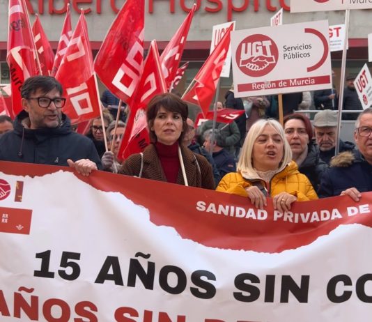 CCOO y UGT inician ante el Hospital Ribera Salud Molina de Segura un calendario de movilizaciones contra 15 años de bloqueo del convenio de la sanidad privada Sindicatos y personal sanitario se concentran esta mañana a las puertas del Hospital Ribera Salud de Molina de Segura | Dominic D. Skerrett